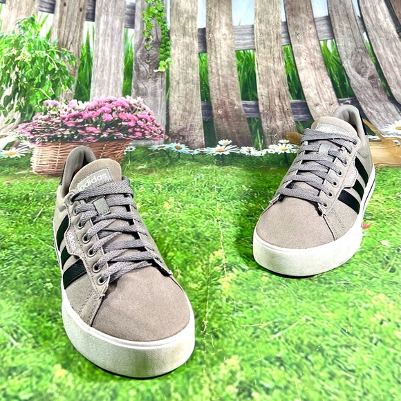 Adidas Unisex Children's Daily 3.0 Size 7 Skate Shoe FX7269 Gray/Black - Picture 2 of 12